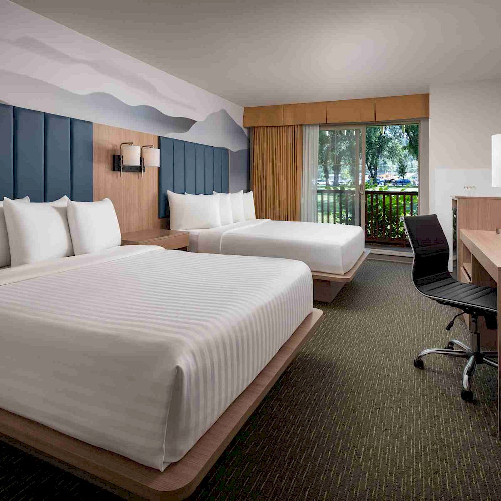 Pet Friendly Deluxe Queen Room in Lodge Building